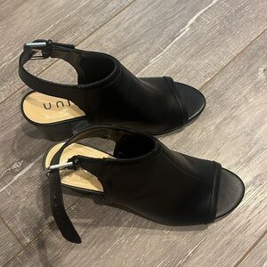 Unisa black peep toe mules